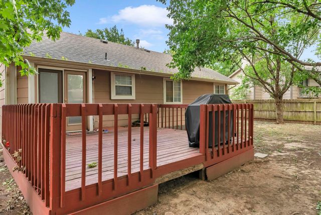 1109 N Lark Ln, Wichita, KS 67212