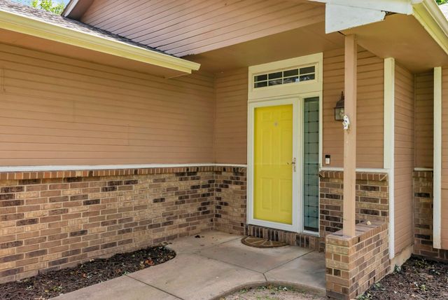 1109 N Lark Ln, Wichita, KS 67212