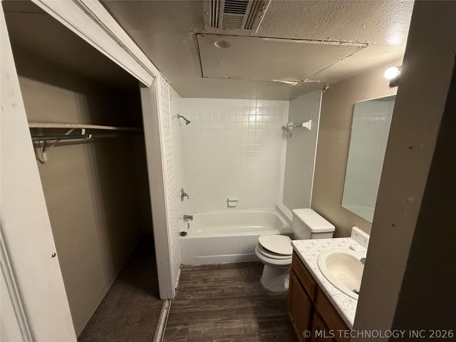 1802 E 66th Place F101, Tulsa, OK 74136