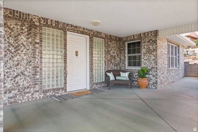 339 W SANDSTONE CIR, St. George, UT 84790