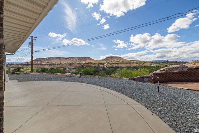 339 W SANDSTONE CIR, St. George, UT 84790