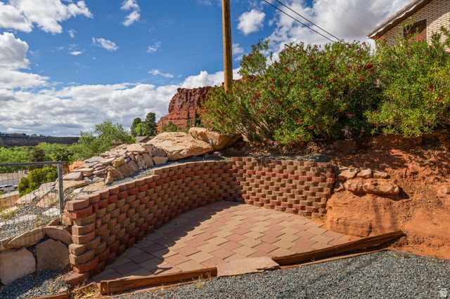 339 W SANDSTONE CIR, St. George, UT 84790