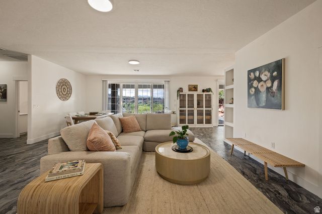 339 W SANDSTONE CIR, St. George, UT 84790