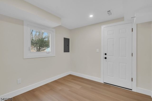 183 Winifred Dr, Totowa Boro, NJ 07512