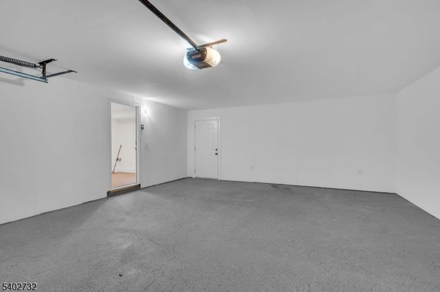 183 Winifred Dr, Totowa Boro, NJ 07512