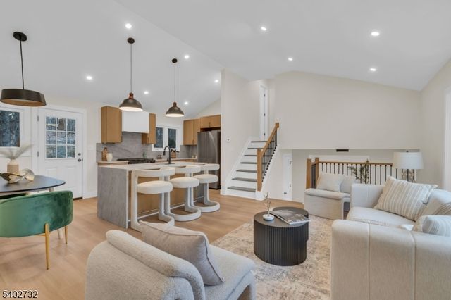 183 Winifred Dr, Totowa Boro, NJ 07512