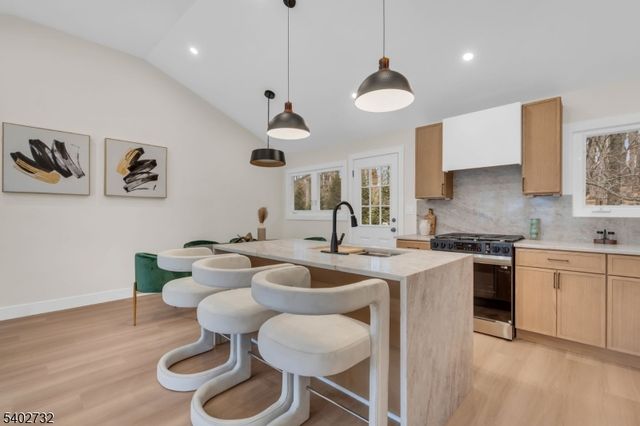 183 Winifred Dr, Totowa Boro, NJ 07512