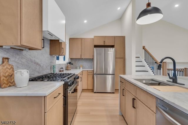 183 Winifred Dr, Totowa Boro, NJ 07512