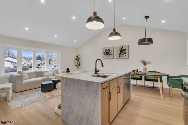 183 Winifred Dr, Totowa Boro, NJ 07512