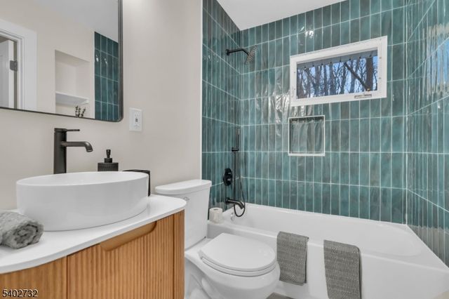 183 Winifred Dr, Totowa Boro, NJ 07512