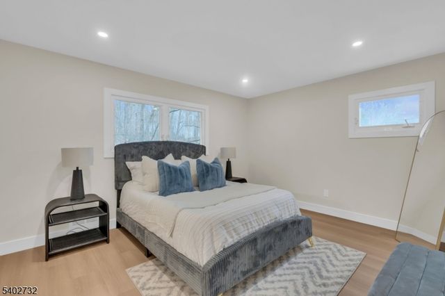 183 Winifred Dr, Totowa Boro, NJ 07512