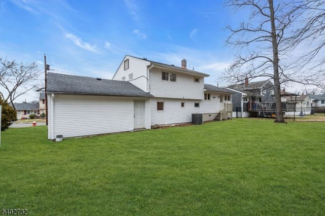 183 Winifred Dr, Totowa Boro, NJ 07512