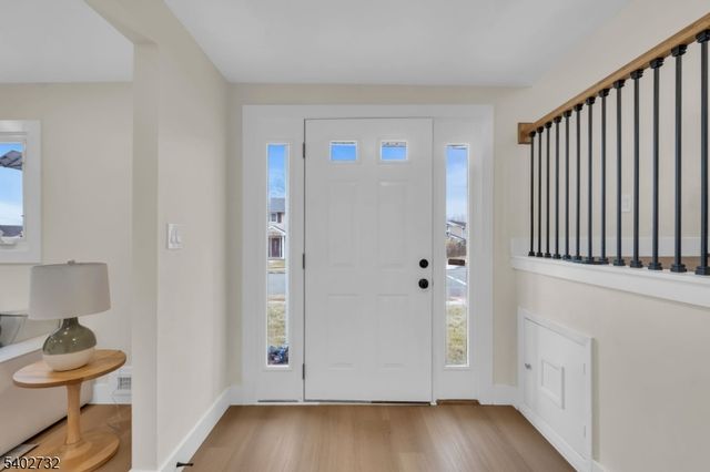 183 Winifred Dr, Totowa Boro, NJ 07512