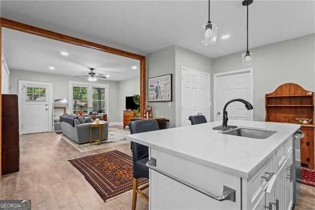 285 Henry Street SE, Marietta, GA 30060