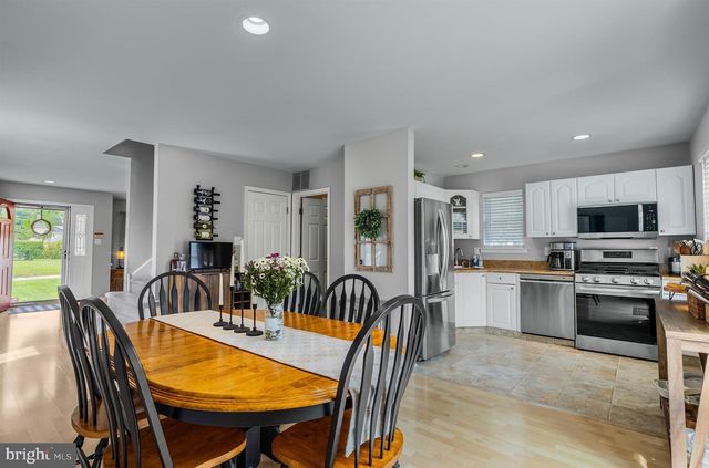 146 PINE AVE, West Berlin, NJ 08091