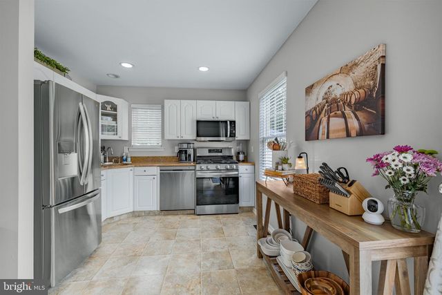 146 PINE AVE, West Berlin, NJ 08091