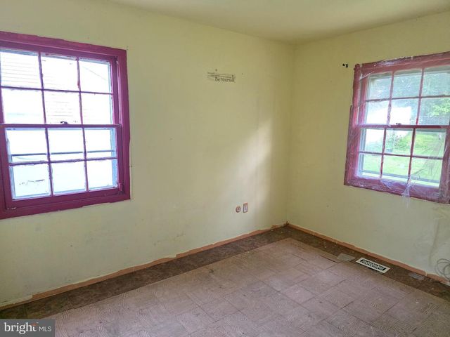 33 EVERGREEN DR, Willingboro, NJ 08046