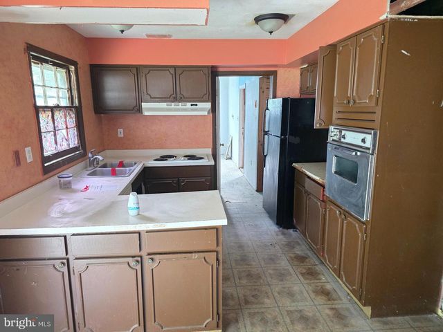 33 EVERGREEN DR, Willingboro, NJ 08046