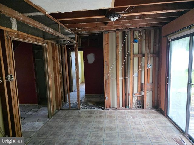 33 EVERGREEN DR, Willingboro, NJ 08046