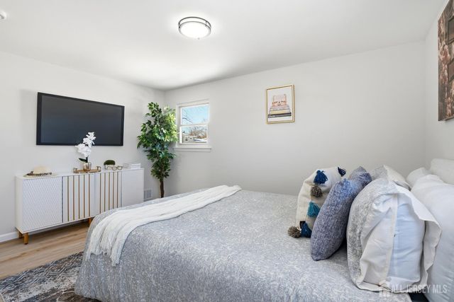 11 Lincroft Avenue, Old Bridge, NJ 08857