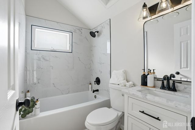 11 Lincroft Avenue, Old Bridge, NJ 08857