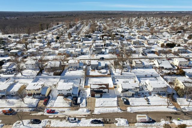 11 Lincroft Avenue, Old Bridge, NJ 08857