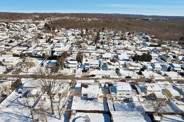 11 Lincroft Avenue, Old Bridge, NJ 08857