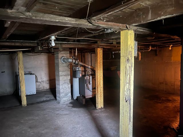 202 N Van Buren Avenue, Fowler, IN 47944