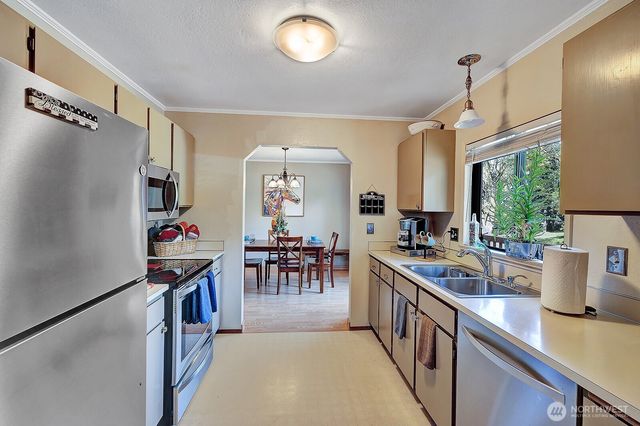 24229 26th Place S, Des Moines, WA 98198