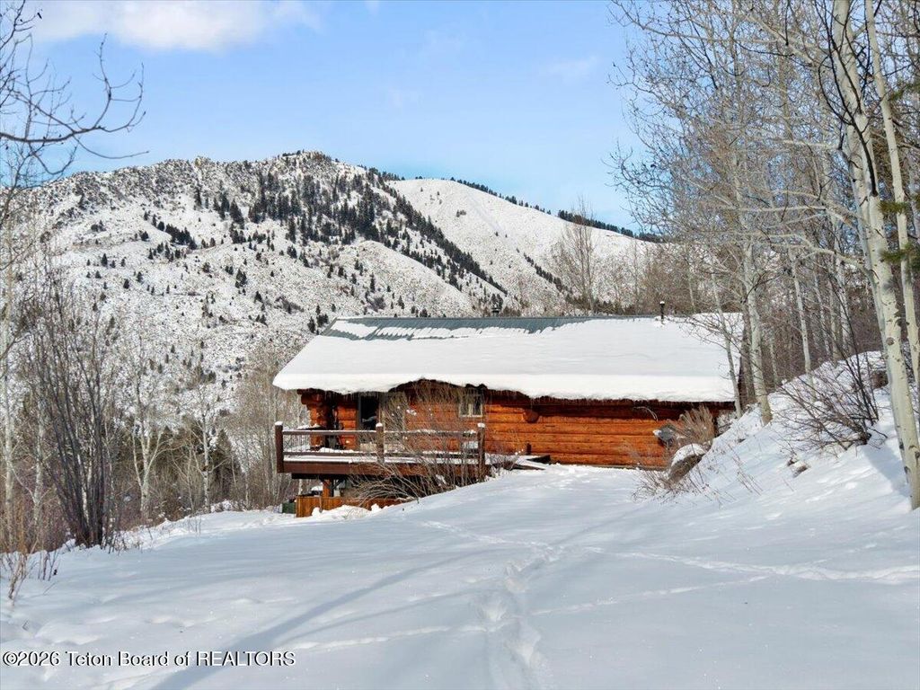1035 E DEER CREEK Drive, Jackson, WY 83001 photo 5