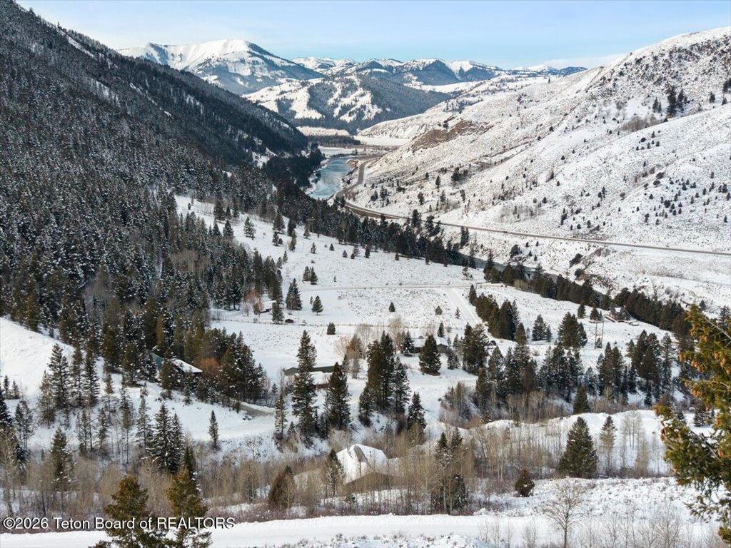 1035 E DEER CREEK Drive, Jackson, WY 83001 photo 8