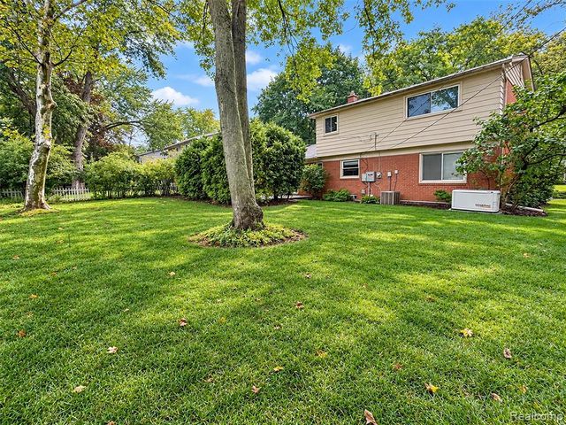 30025 Spring River Drive, Southfield, MI 48076