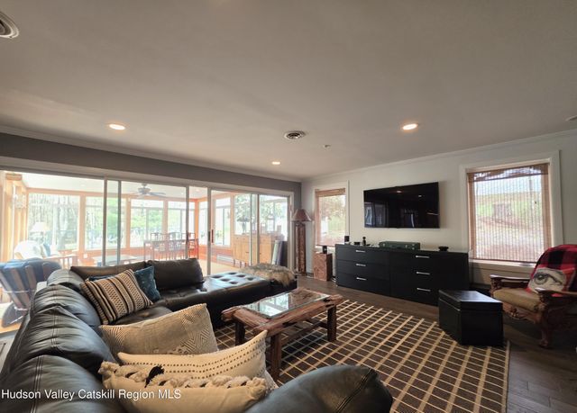 8 W Delaware Pl Extension, Smallwood, NY 12778