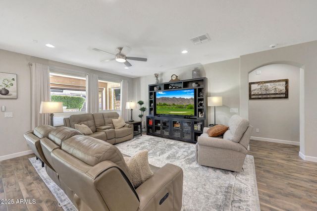 297 E VETERANS Way, Queen Creek, AZ 85140