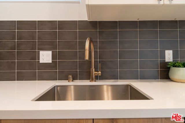 3305 Primera Avenue, Los Angeles, CA 90068