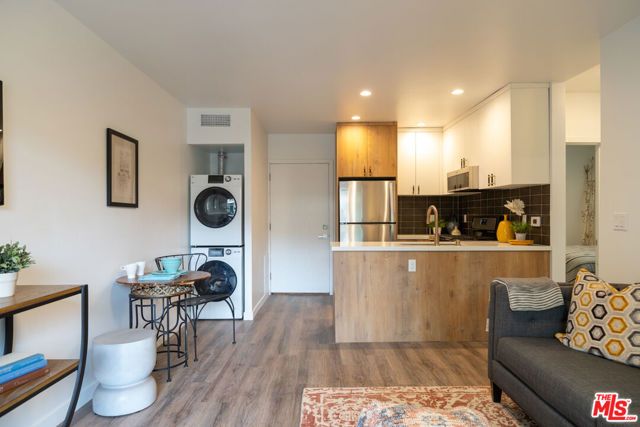 3305 Primera Avenue, Los Angeles, CA 90068