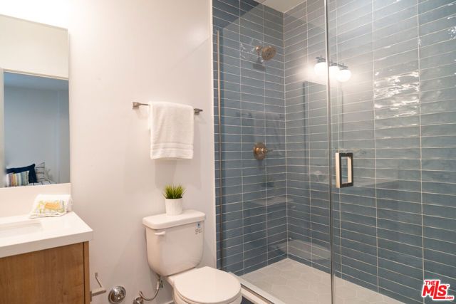 3305 Primera Avenue, Los Angeles, CA 90068