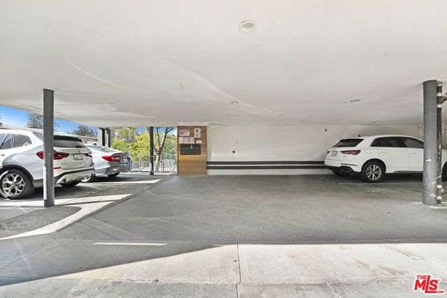 3305 Primera Avenue, Los Angeles, CA 90068