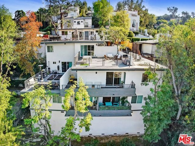 3305 Primera Avenue, Los Angeles, CA 90068