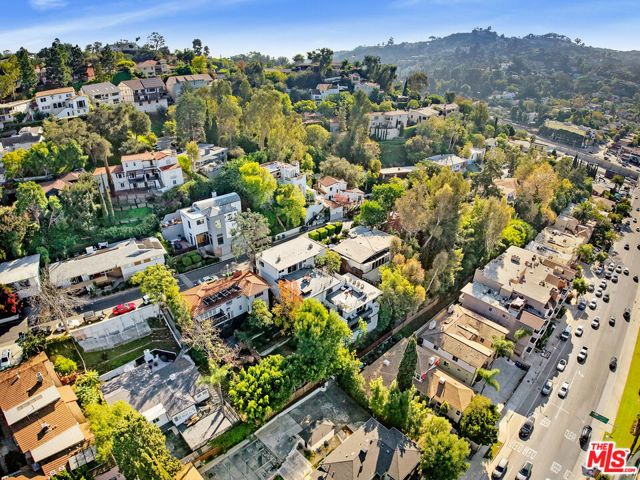 3305 Primera Avenue, Los Angeles, CA 90068