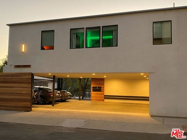 3305 Primera Avenue, Los Angeles, CA 90068