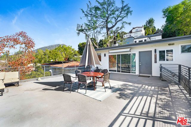 3305 Primera Avenue, Los Angeles, CA 90068