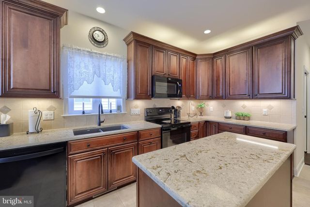 403 VALOR DR, Lititz, PA 17543
