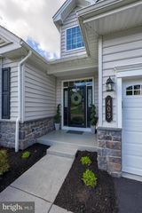 403 VALOR DR, Lititz, PA 17543