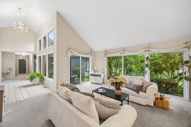 1923 Hillside Lane, Lisle, IL 60532