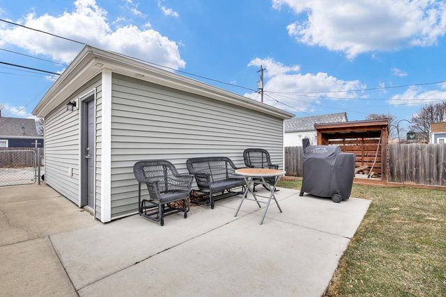 3329 S Taylor AVENUE, Milwaukee, WI 53207