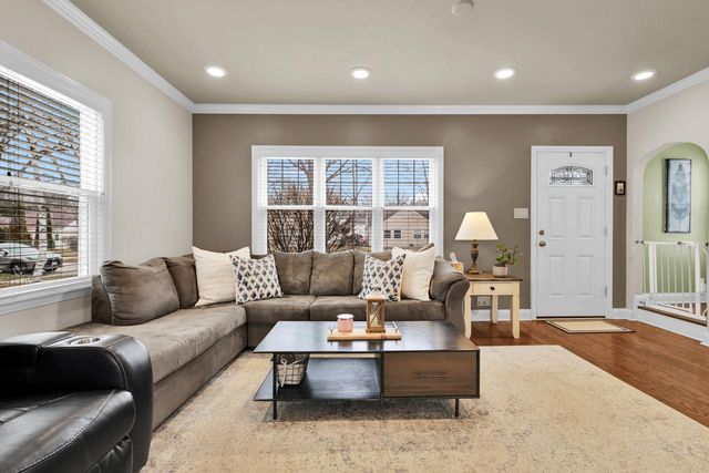 3329 S Taylor AVENUE, Milwaukee, WI 53207