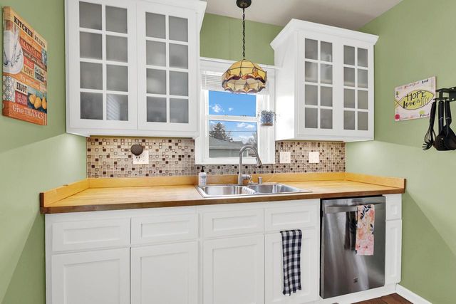 3329 S Taylor AVENUE, Milwaukee, WI 53207