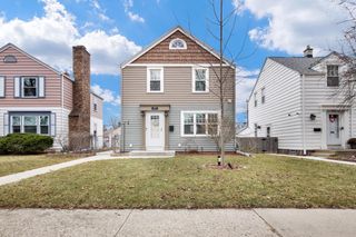 3329 S Taylor AVENUE, Milwaukee, WI 53207