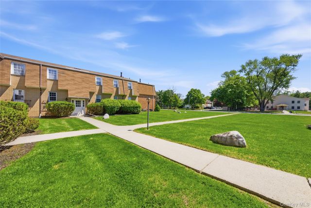 21 Weathervane Drive 16, Washingtonville, NY 10992